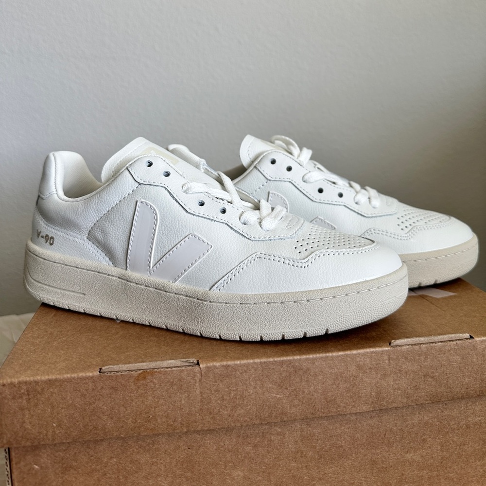 V-90 Leather Sneaker